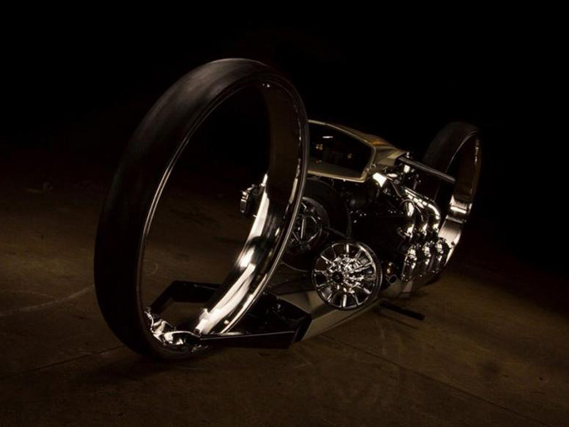 دراجة بخارية شبيهة بآلات ترون: تعمل بمحرك طائرة ومن تصميم سائق سباق برازيلي